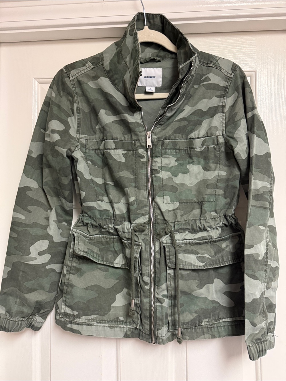 EUC Women’s Old Navy Camouflage Zip Up Jacket; Size Small